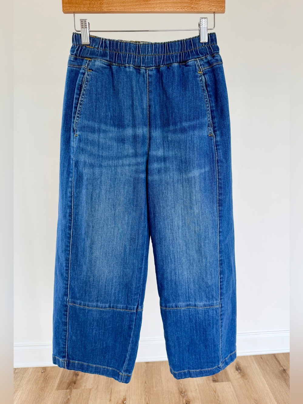 Pilcro Anthropologie Barrel leg cropped pull on jeans - XSP